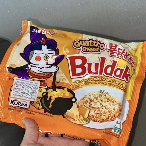 Instant noodles, Korean-style spicy chicken flavor with four kinds of cheese 145g ( pack of 5 packs )