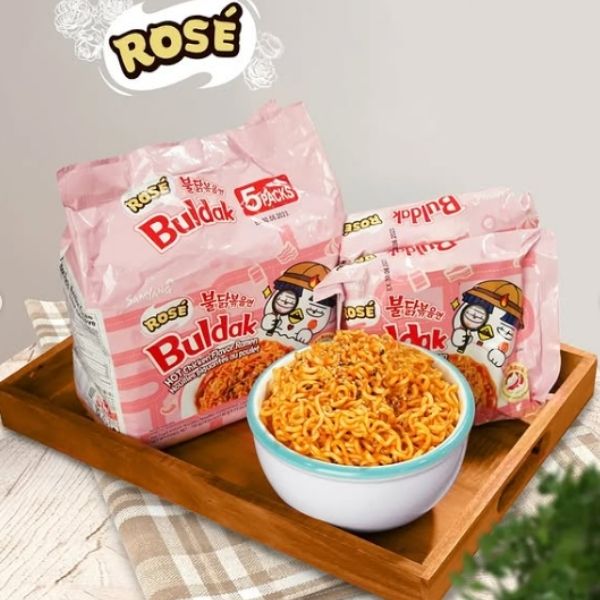 Instant noodles, spicy chicken flavor with milk cream and gochujang sauce 140g ( pack of 5 packs )