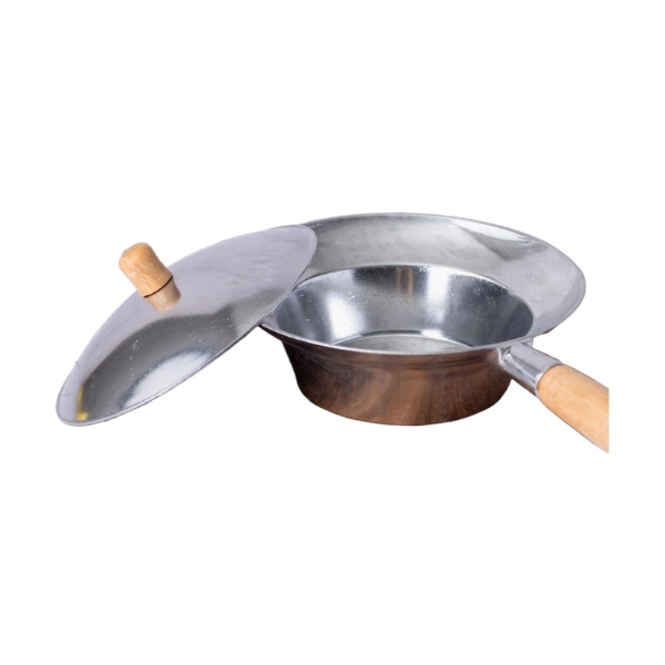 Small aluminum pot with wooden handle 19cm.